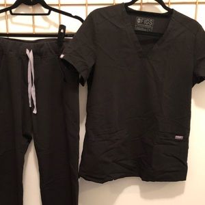 Figs Casma Three Pocket Scrub Top in Black